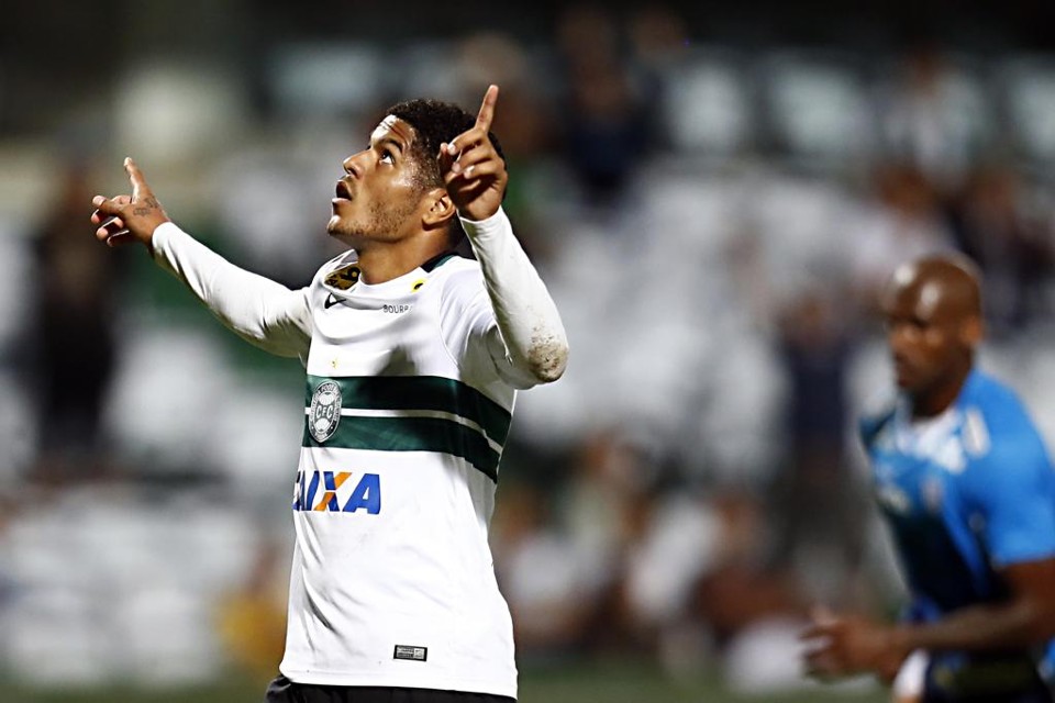 Leandro marcou dois gols na vitória do Coxa sobre o Avaí. | Albari Rosa/Gazeta do Povo