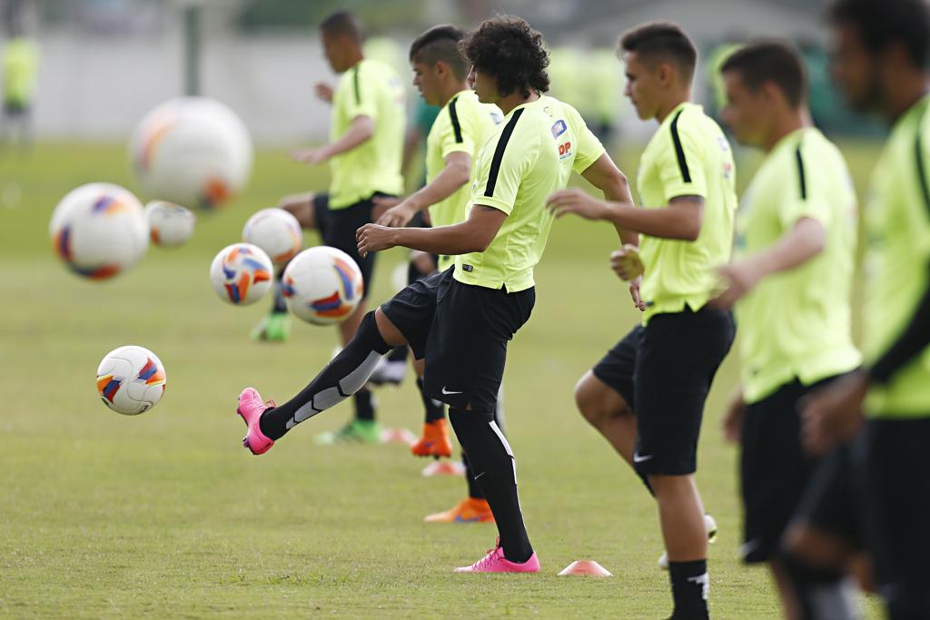 Imagem do treino do Coritiba antes do jogo contra o Avaí. | Albari Rosa/Gazeta do Povo