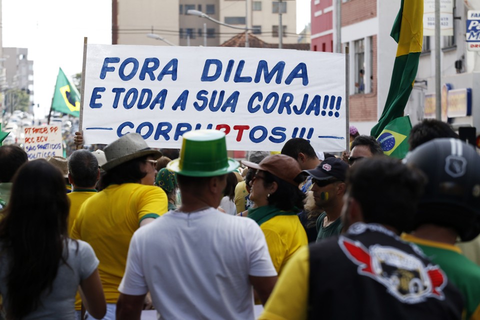 Protesto contra Dilma no ano passado. | Josue Teixeira/Gazeta do Povo