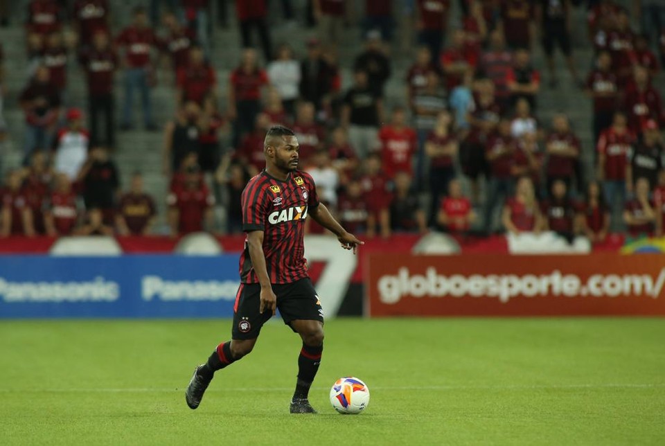 Nikão estreou como titular do Atlético neste ano contra o Foz, mas acabou deixando o campo ainda aos 36/1º. | Giuliano Gomes/PrPress