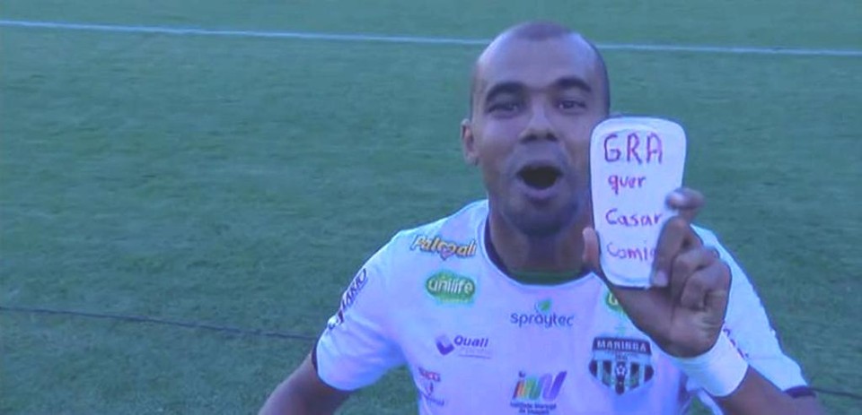 Felipe pediu a namorada em casamento no Couto. | Reprodução/Premiere FC