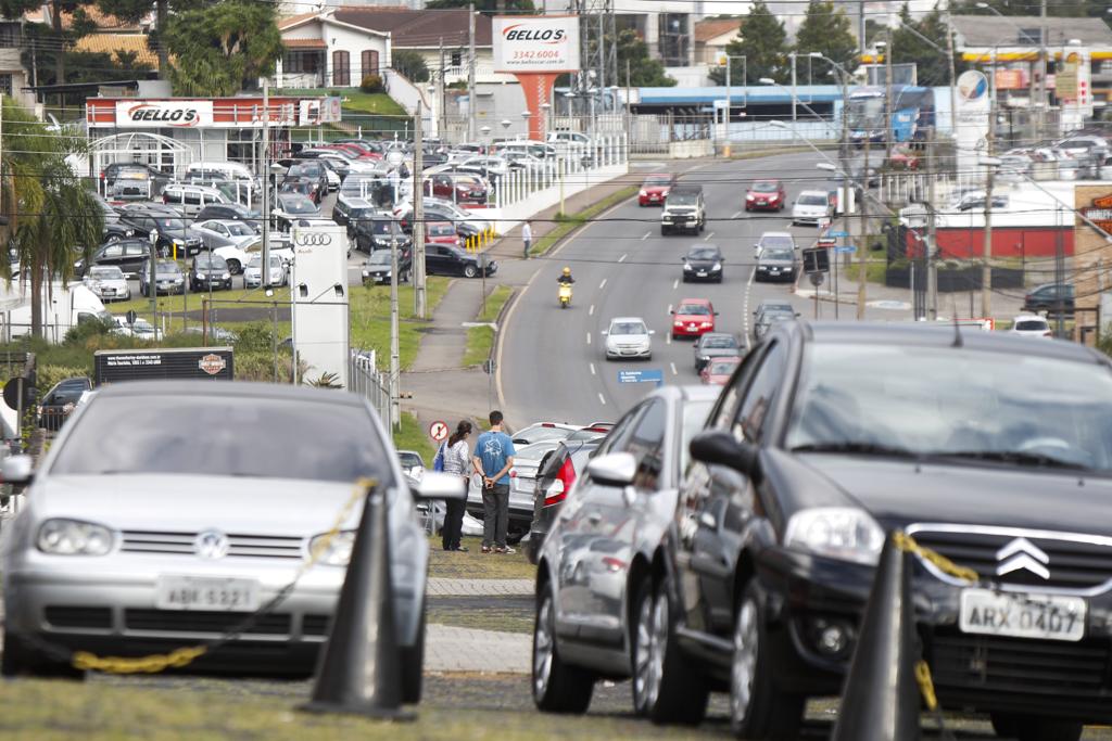 Comércio atacadista abarca segmentos do varejo ampliado, que incluem veículos e material de construção, cujas vendas foram menores no ano passado | Daniel Castellano /Gazeta do Povo