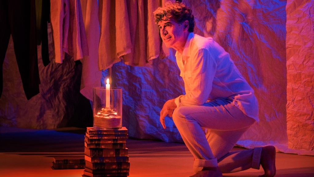 Ator Paulo Betti expõe seu passado em espetáculo.