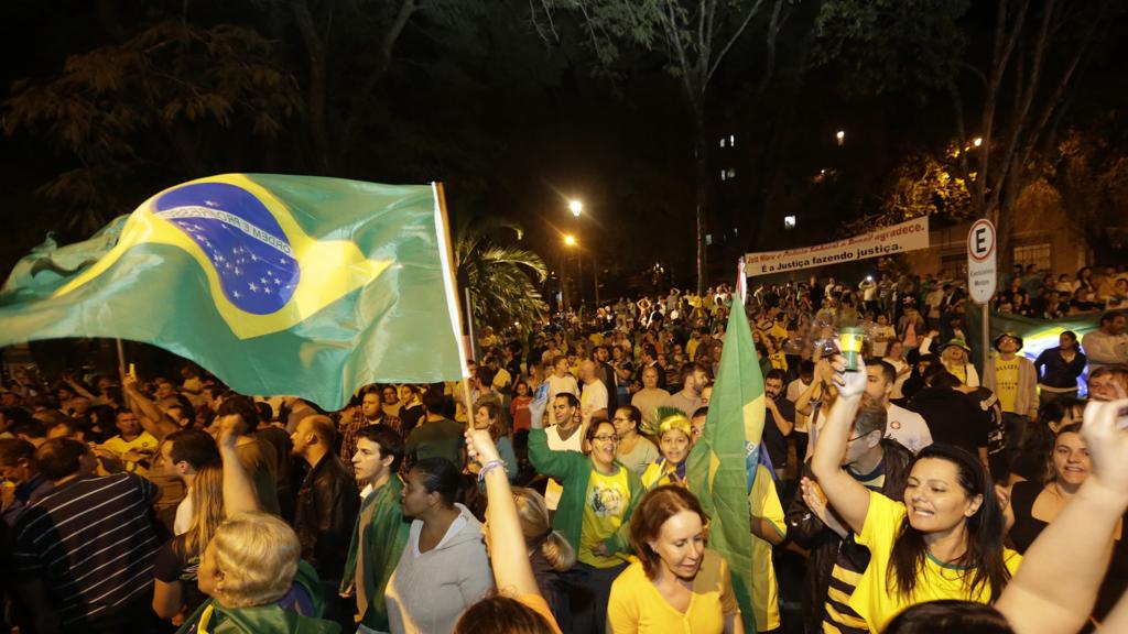 Protestos na noite de quarta-feira contra a nomeação de Lula para o Ministério  foram organizados espontaneamente | Lineu Filho/Gazeta do Povo
