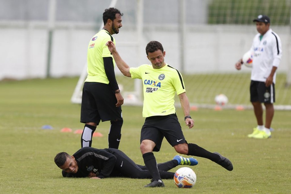 Juan não é a favor de jogo do Coxa às 11h | Henry Milleo/Gazeta do Povo
