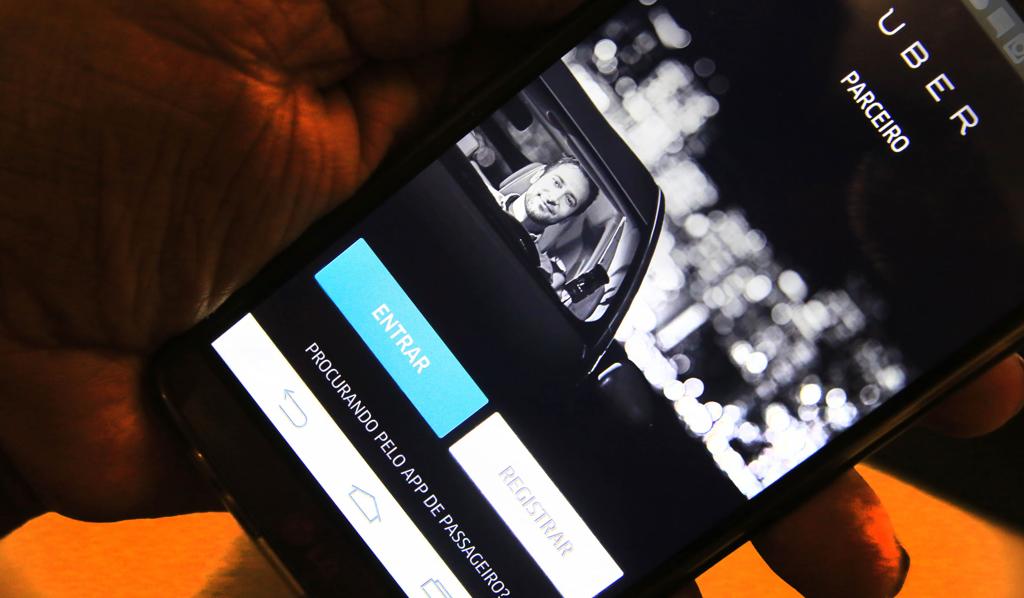 Em Curitiba, o preço mínimo (aquele que deve ser cobrado mesmo que a corrida seja curtíssima e não atinja os outros parâmetros de cálculo), de R$ 5, é o menor aplicado em cidades brasileiras. | Fernanda Carvalho/Fotos Públicas