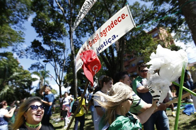 Movimento “Curitiba Contra a Corrupção” organizou o evento para “malhar” Lula e Dilma. | Jonathan Campos/Gazeta do Povo
