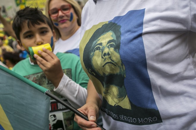Manifestante usa camiseta com a frase “Somos todos Sérgio Moro”. Foto: | Marcelo Andrade/Gazeta do Povo