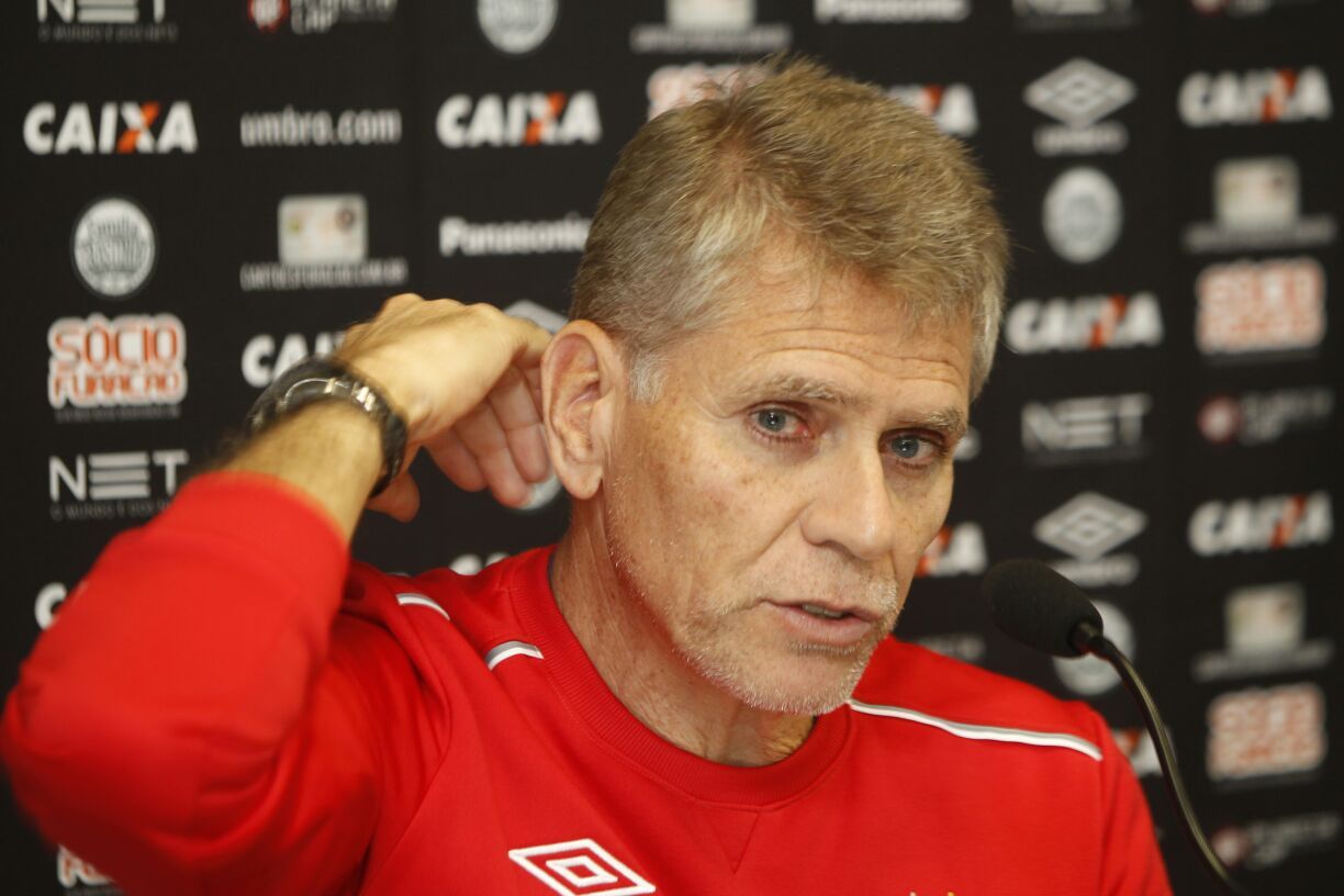 Autuori alerta que bom momento do Atlético pode ir por água abaixo com um mau resultado no Atletiba. | Aniele Nascimento/Gazeta do Povo
