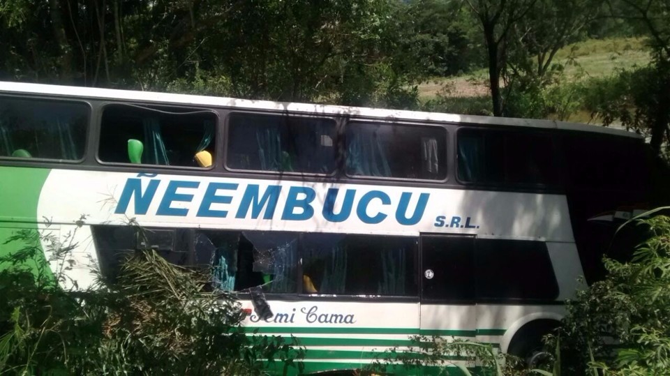 Ônibus caiu em uma ribanceira na BR-277, em Nova Laranjeiras | Divulgação/PRF