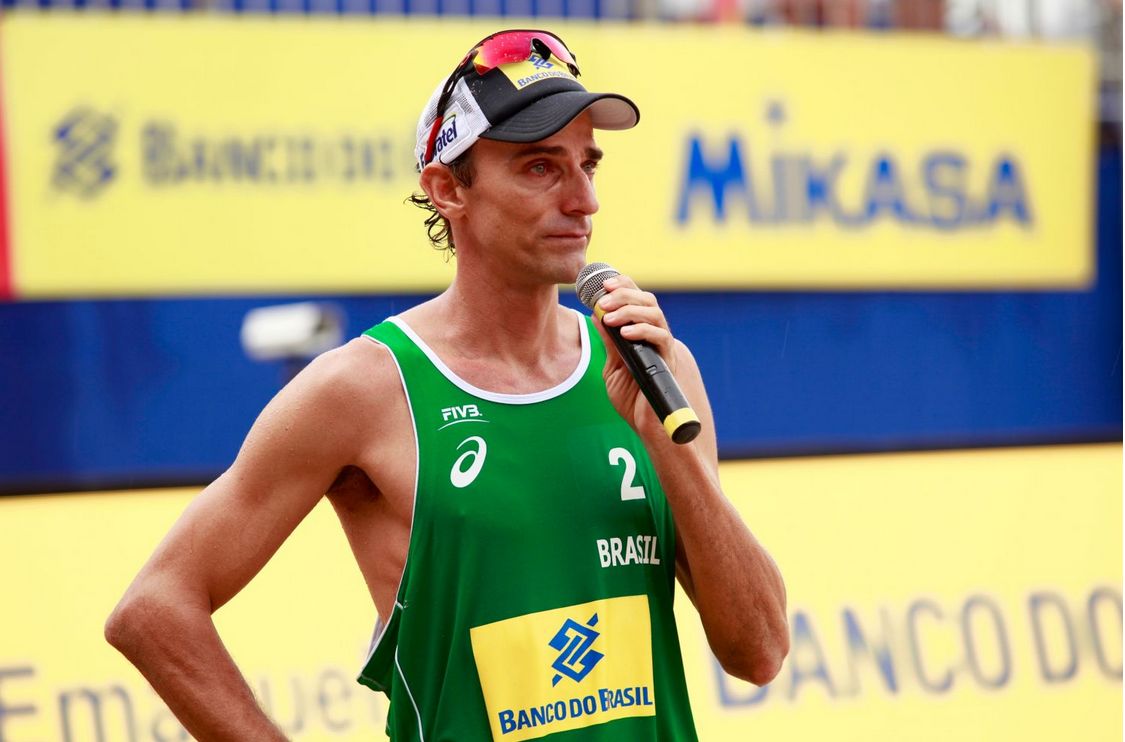 Emanuel se emocionou no adeus das areias. | Paulo Frank/CBV