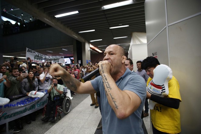 Wanderlei Silva discursou antes da chegada de Bolsonaro. | Marcelo Andrade Gazeta do Povo