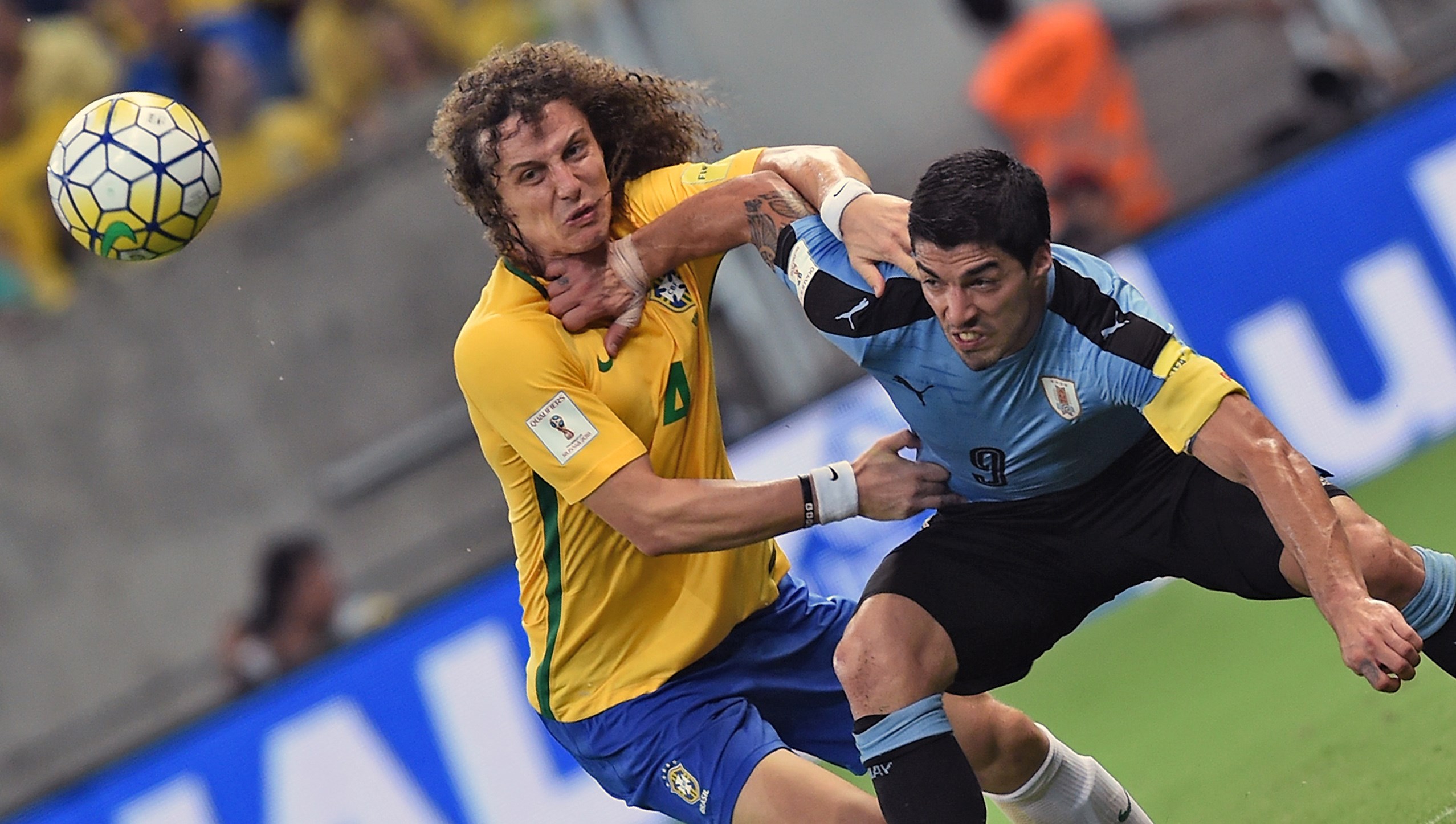 Suárez voltou a marcar pelo Uruguai na falha de David Luiz. | VANDERLEI ALMEIDA/AFP