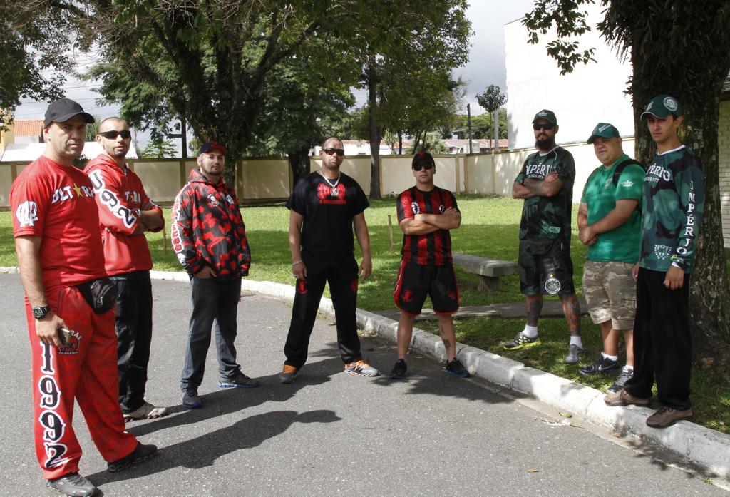 Representantes das torcidas organizadas de Atlético e Coritiba. | Aniele Nascimento/Gazeta do Povo