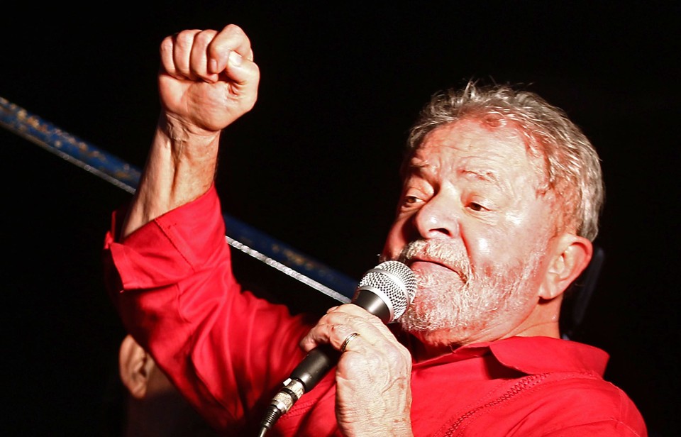 Ex-presidente Lula durante manifestação de apoio ao governo na Avenida Paulista: rejeição aumenta. | Juca Varella/Agência Brasil
