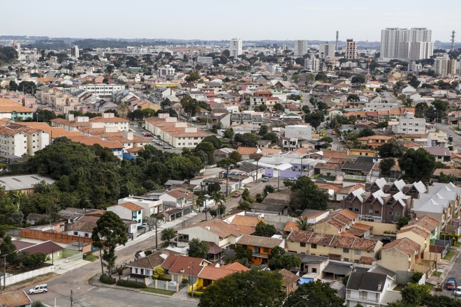 3º - Xaxim: com preço do m² privativo a R$ 4.026,21, em dezembro, o bairro registrou reajuste médio de 18%. | Henry Milleo/Gazeta do Povo