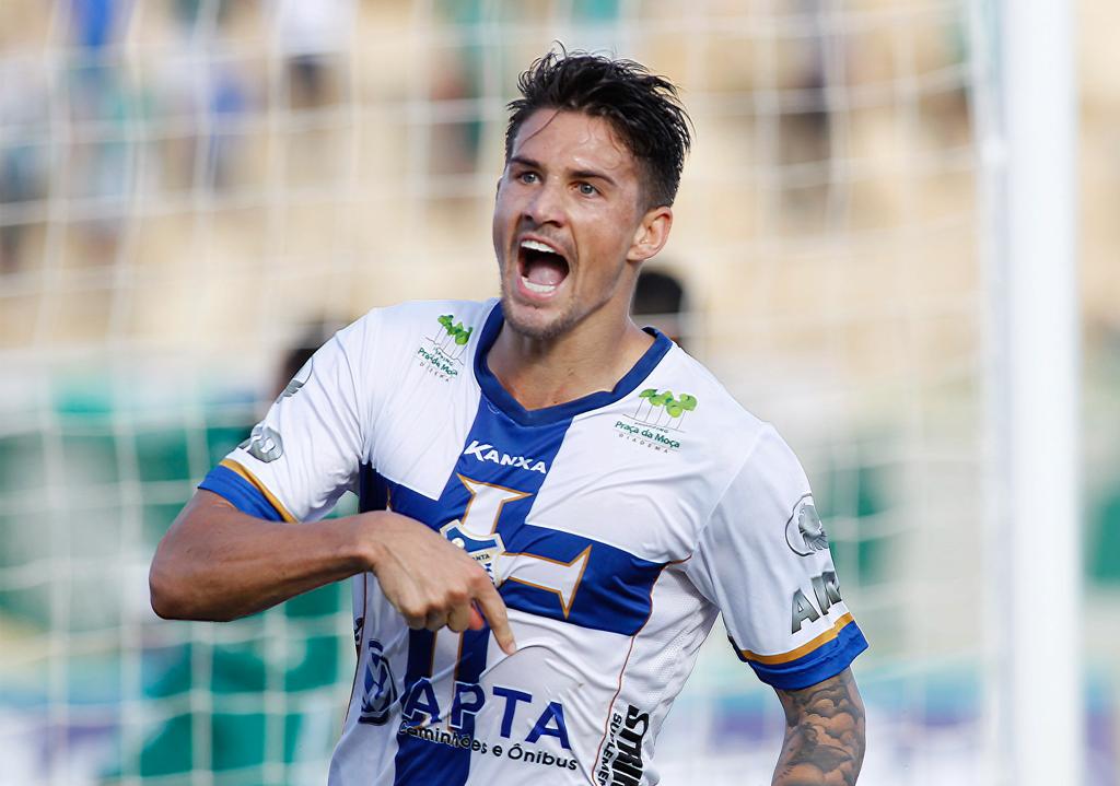 Everaldo, do Água Santa, comemora o gol na goleada sobre o Palmeiras. | José Luis Silva/Codigo19/Folhapress