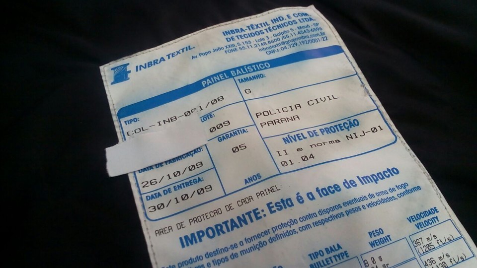 Colete fabricado em outubro de 2009 e com validade até outubro de 2014 | /