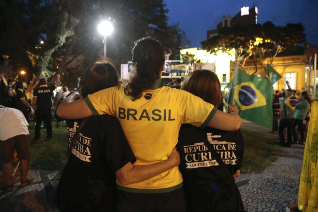 “República de Curitiba” foi novamente tema em protesto na capital paranaense. | Pedro Serapio/Gazeta do Povo