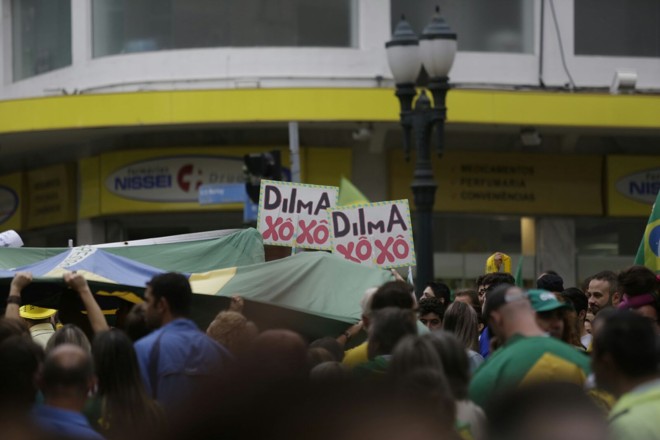 Manifestantes querem a saída de Dilma da presidência | Lineu Filho/Gazeta do Povo