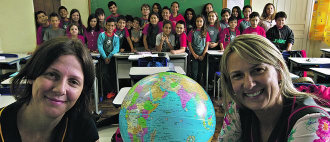 As professoras e os alunos da Escola Municipal Julia di Lena: o mundo na sala de aula. | Jonathan Campos/Gazeta do Povo