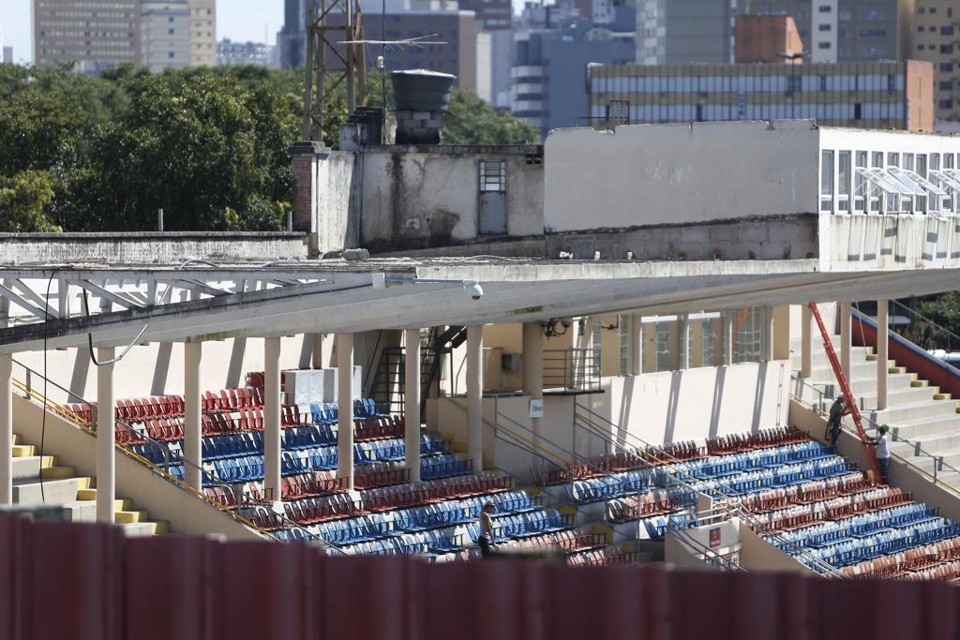 Apesar da briga na Justiça, diretoria do Paraná está reformando o teto da Vila Capanema. | Henry Milleo/Gazeta