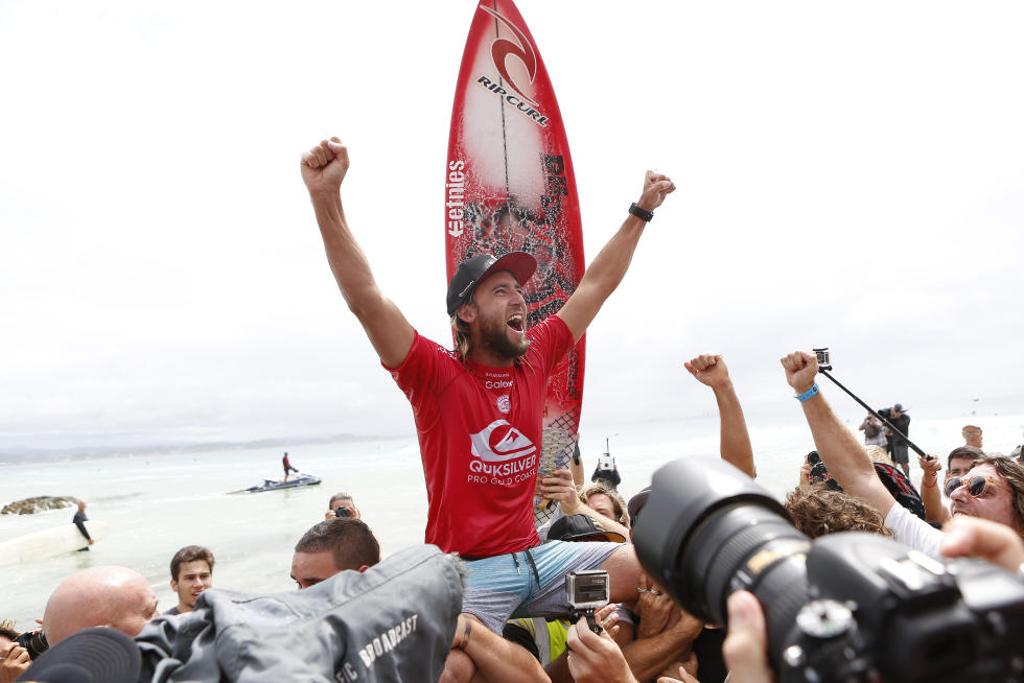 Matt Wilkinson eliminou Adriano de Souza, o Mineirinho, e Filipe Toledo, antes de vencer a final em Gold Coast. | Kirstin Scholtz/WSL