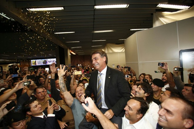 O lutador Wanderlei Silva levantou Bolsonaro. | Marcelo Andrade Gazeta do Povo