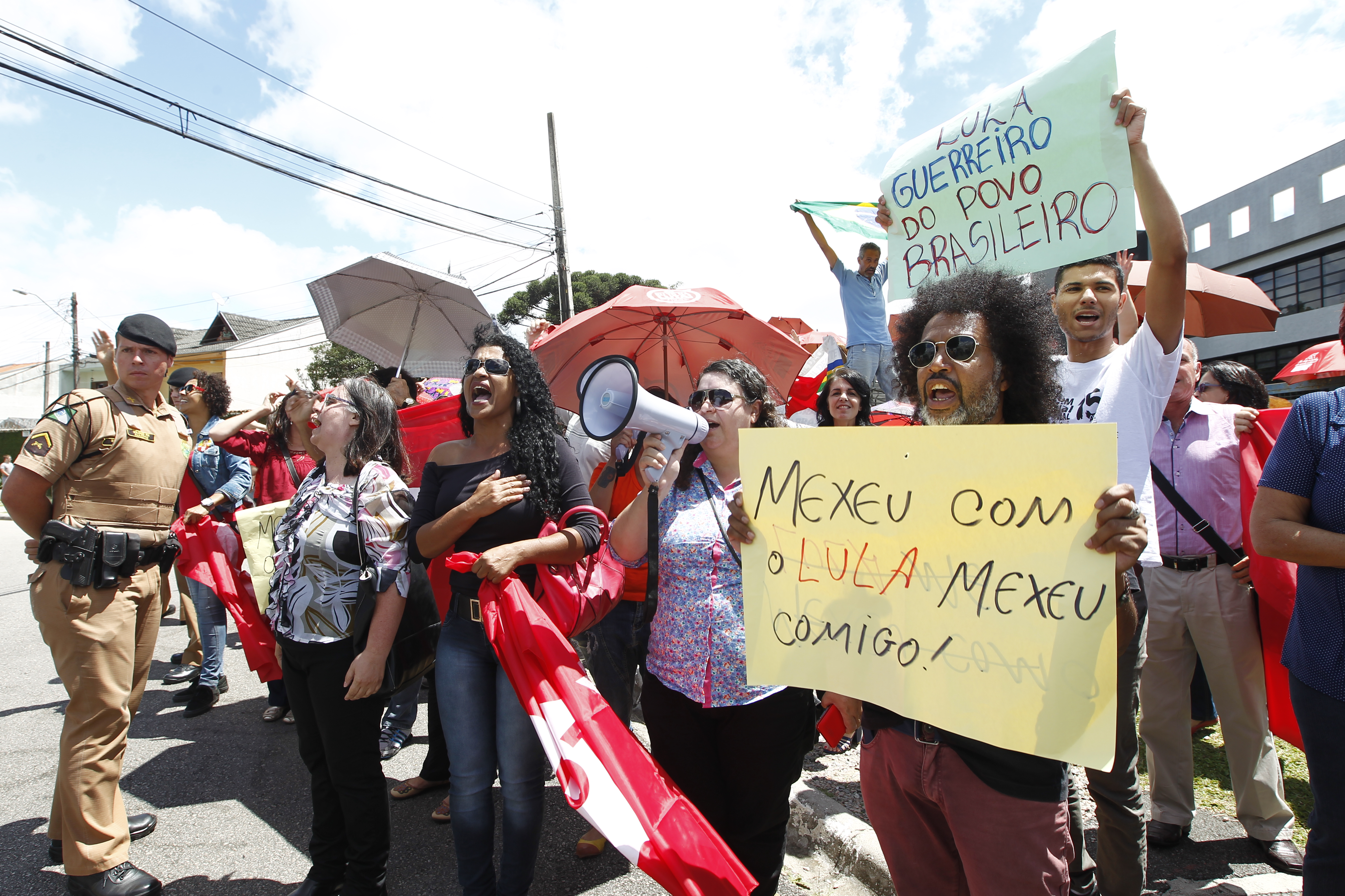 Depoimento forçado do ex-presidente Lula causou manifestações contrárias e a favor da força-tarefa. | Antônio More/Gazeta do Povo
