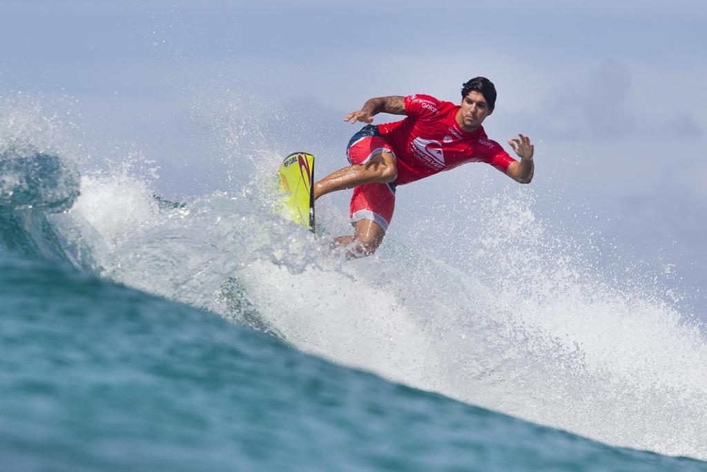 O campeão mundial de 2014, Gabriel Medina, precisou lutar até o último segundo para passar da 1ª fase na Austrália. | Kelly Cestari/WSL