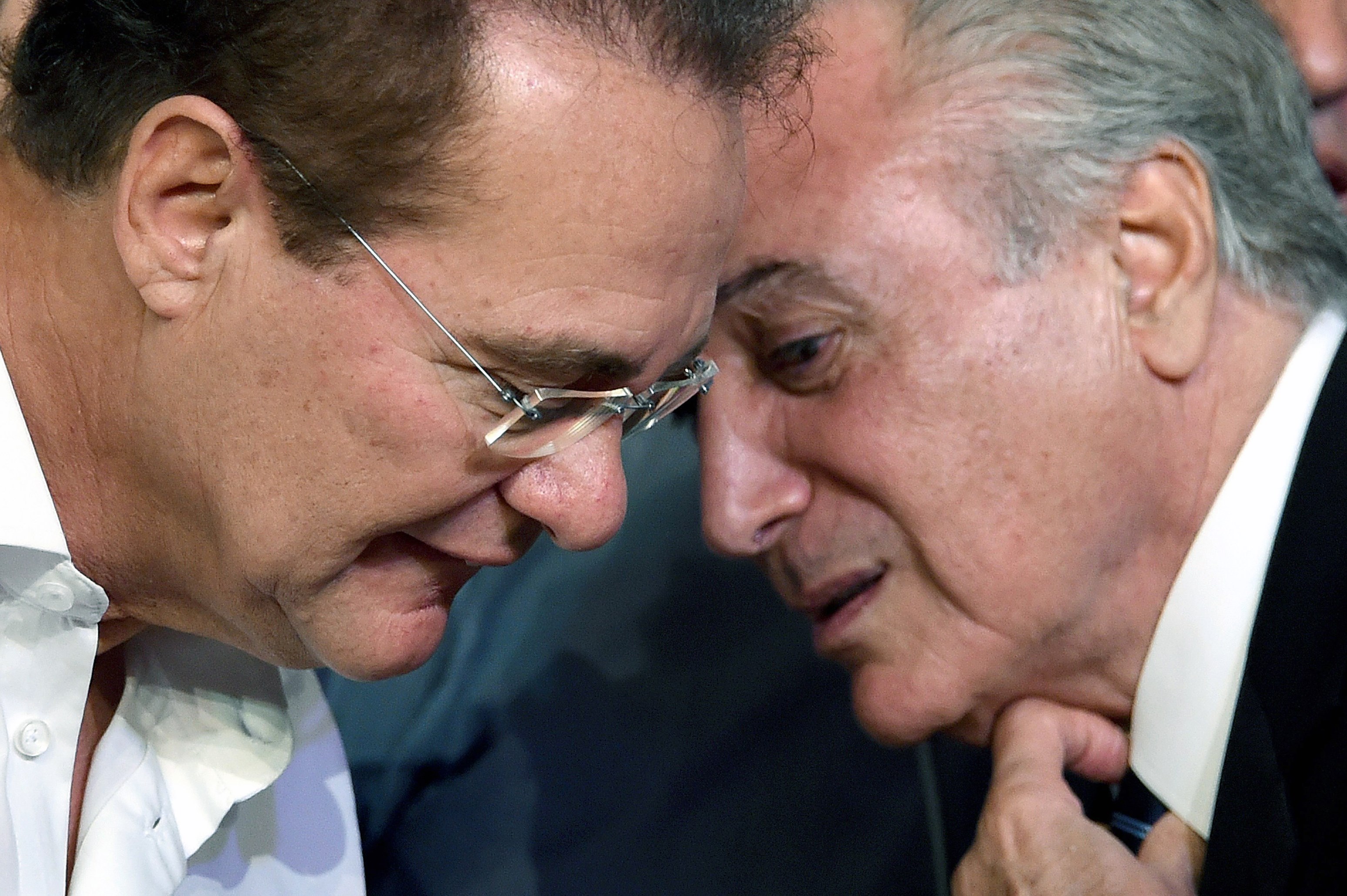 Renan Calheiros com Michel Temer: PMDB cada vez mais longe do governo. | Evaristo Sá/AFP