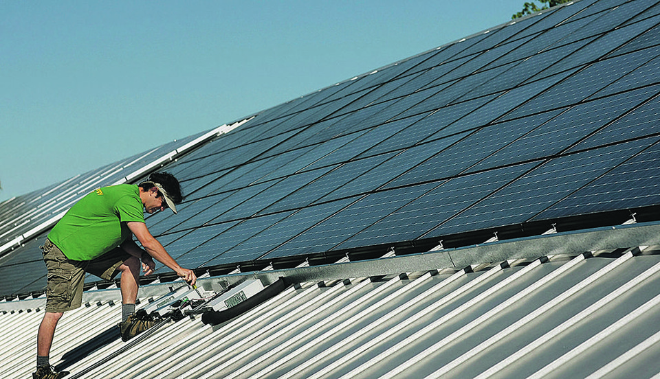 Energia solar deve liderar esforços de microgeração no Brasil: custo caiu 80% nos últimos dez anos. | Joe Raedle/AFP