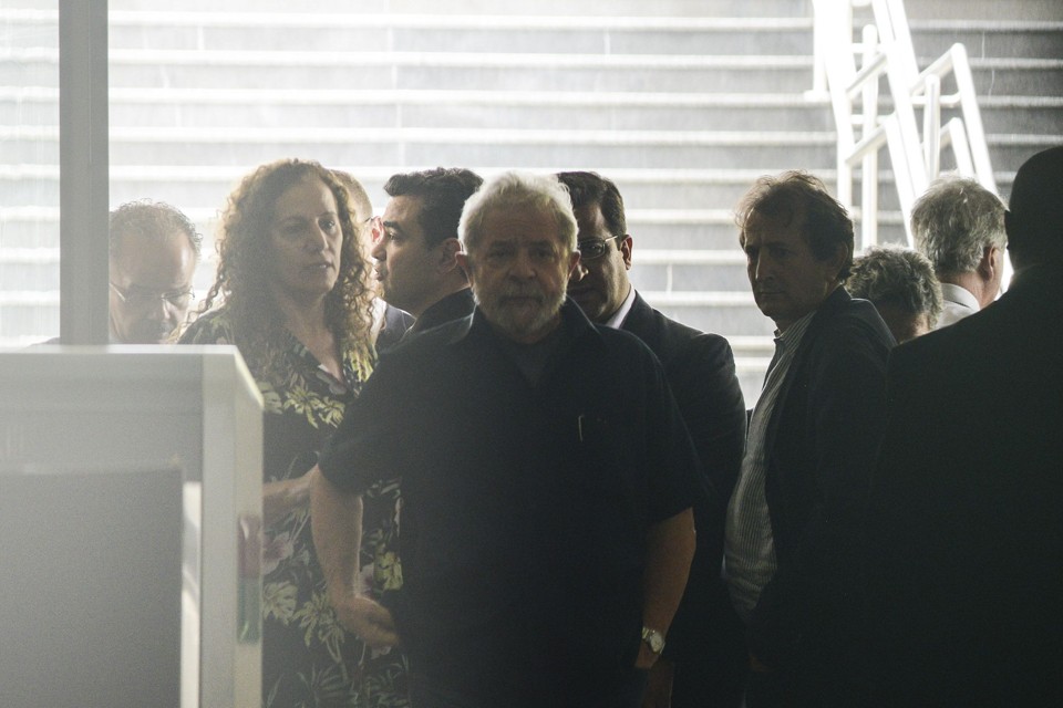 Ex-presidente deixa o aeroporto de Congonhas | MARCOS BIZZOTTO/ESTADÃO CONTEÚDO