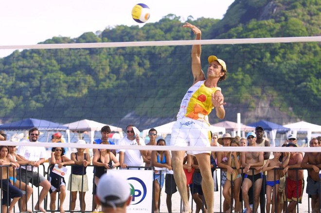 Emanuel disputa amistoso an praia de Caioabá. | RODOLFO BUHRER/RODOLFO BUHRER