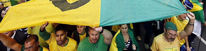 Multidão na Marechal Deodoro, em Curitiba: capital paranaense foi a terceira em número de pessoas na rua contra a corrupção. | Albari Rosa/Gazeta do Povo