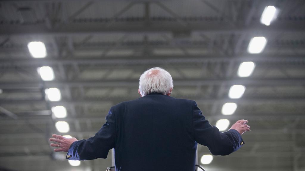 Bernie Sanders debateu com Hillary Clinton no domingo (6). | Scott Olson/AFP