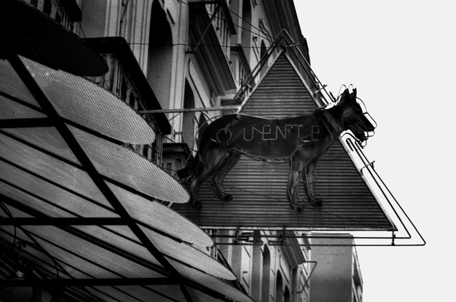 O famoso bar Triângulo, na Rua XV. | 
