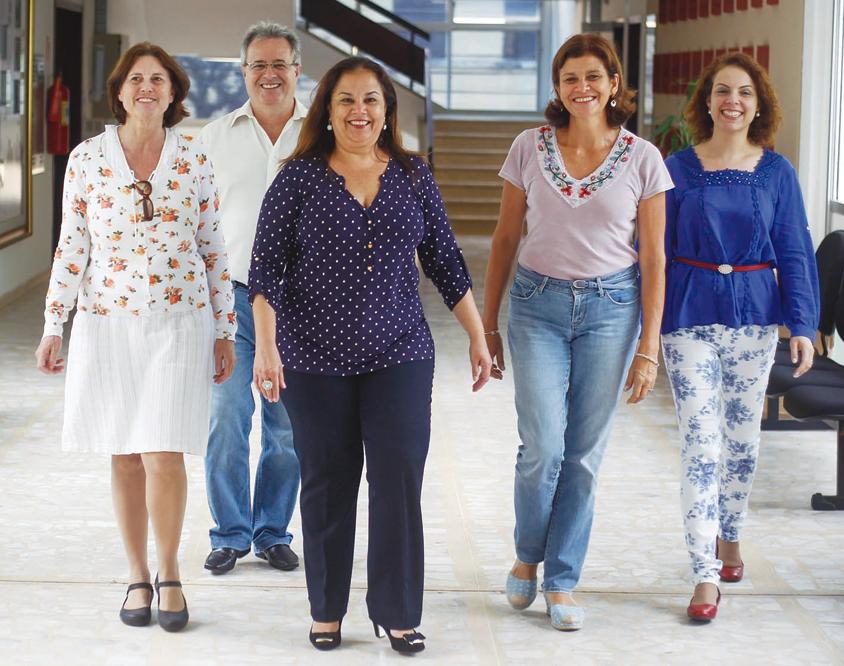 Alice Tisserant, João Crivellaro, Júlia Cordellini, Betina Gabardo e Viviane Melanda: equipe fala o dia todo com agentes de saúde do interior do Paraná. Juntos, combatem doenças que insistem. | Daniel Castellano/Gazeta do Povo