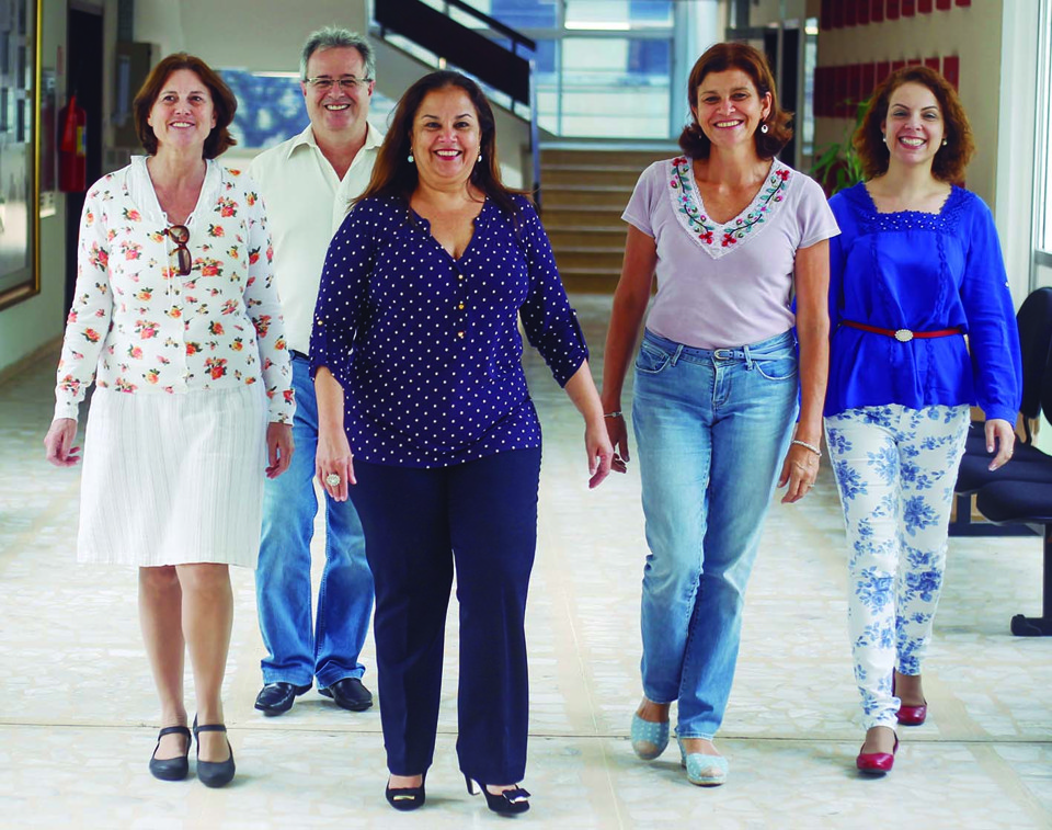 Alice Tisserant, João Crivellaro, Júlia Cordellini, Betina Gabardo e Viviane Melanda:  equipe fala  o dia todo com agentes de saúde do interior do Paraná. Juntos, combatem doenças que insistem. | Daniel Castellano/Gazeta do Povo