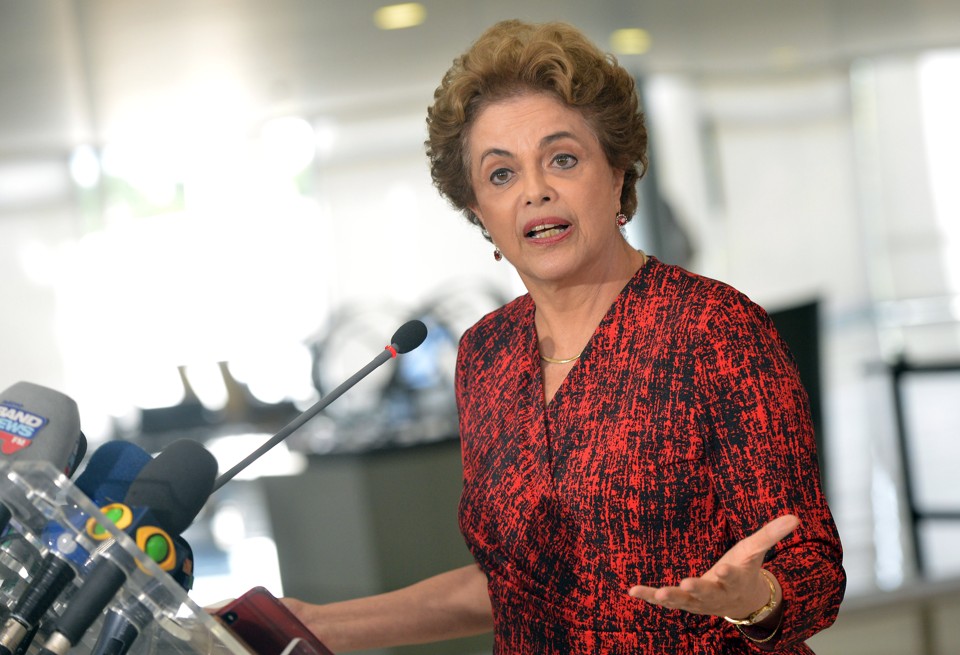 Dilma pretende ofertar cargos importantes para partidos que até agora eram secundários em troca de votos contra o impeachment. | Wilson Dias/Agência Brasil