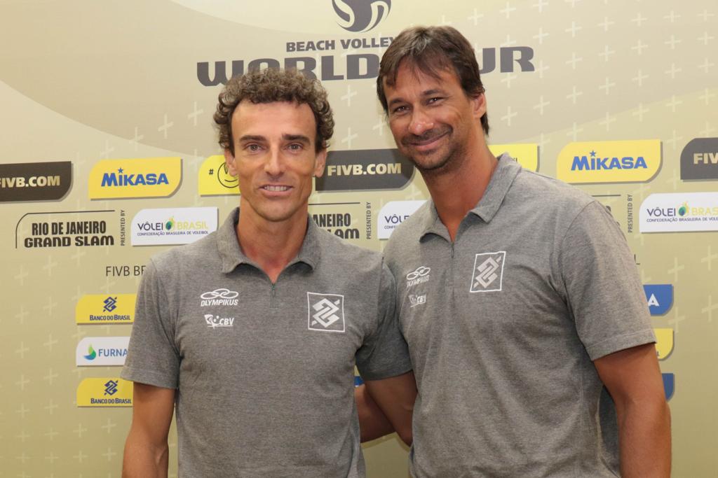 Emanuel e o parceiro Ricardo: paranaense se despede oficialmente do vôlei de praia no Grand Slam no Rio. | Divulgação CBV/