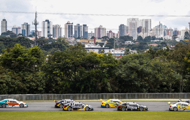 Corrida da primeira etapa da Stock Car aconteceu na manhã deste domingo (6) no autódromo de Pinhais. | 