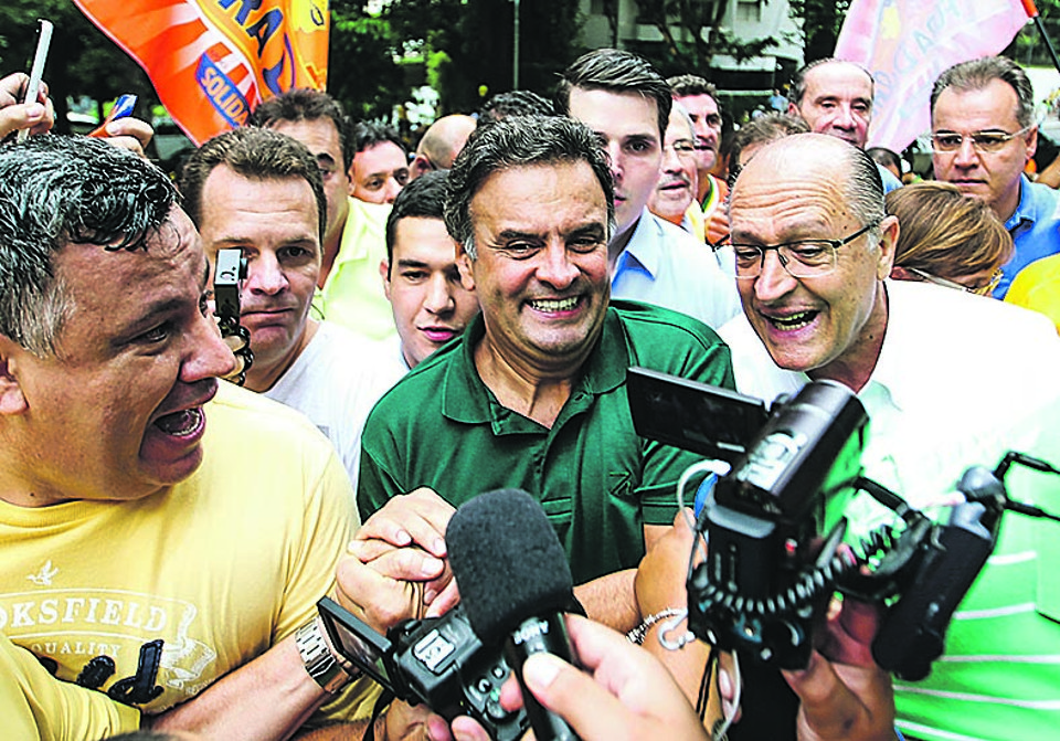 Aécio e Alckmin: aperto na Avenida Paulista. | Bruno Poletti/Folhapress