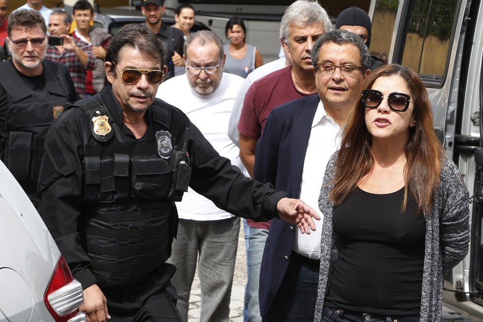 Mônica Moura (à frente) e João Santana (logo atrás): ambos foram indiciados pela PF. | Henry Milleo/Gazeta