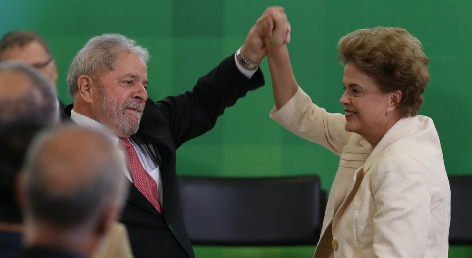 Lula e Dilma na posse de quinta-feira: ex-presidente ficou apenas um dia como ministro sub judice. | LULA MARQUES/Agência PT