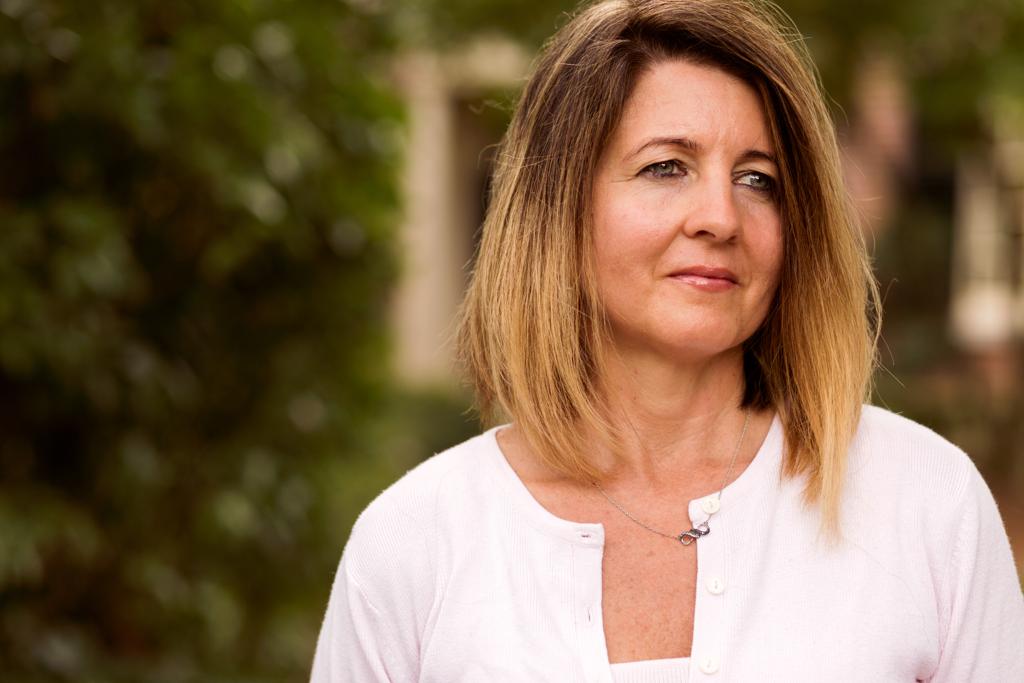 Após uma mastectomia, a norte-americana Angie Watts, de 44 anos, teve dúvidas sobre se fazia ou não um tratamento de radiação porque médicos não entraram em consenso sobre o resultado de um teste genético feito por ela. | Jeremy M. Lange/NYT