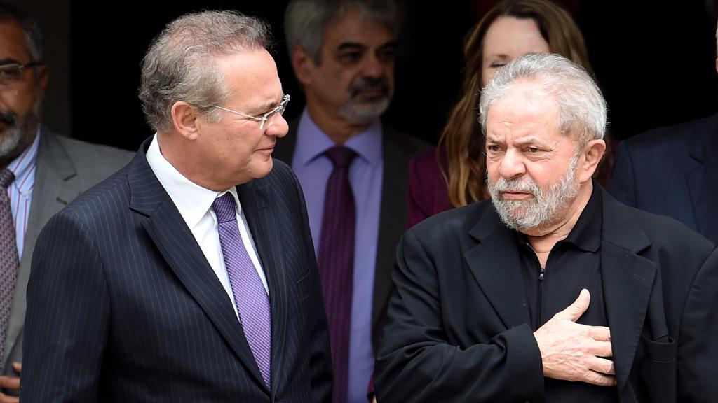 Renan Calheiros e Lula: apoio mútuo nos momentos de crise ajudou a construir uma aliança sólida ao longo do governo petista. | Evaristo Sá/AFP