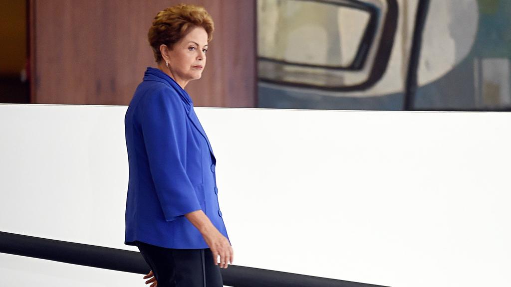 Dilma Rousseff luta até o último minuto por votos que impeçam o avanço do processo que tenta interromper o seu mandato. | EVARISTO SA/AFP