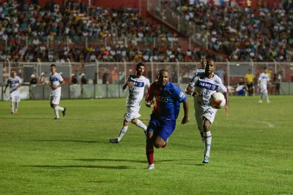 Lúcio Flávio voltou a balançar a rede após 43 dias e ajudou o Tricolor a encerrar o jejum de quatro jogos sem vitória. | Kiko Sierich/Gazeta do Povo