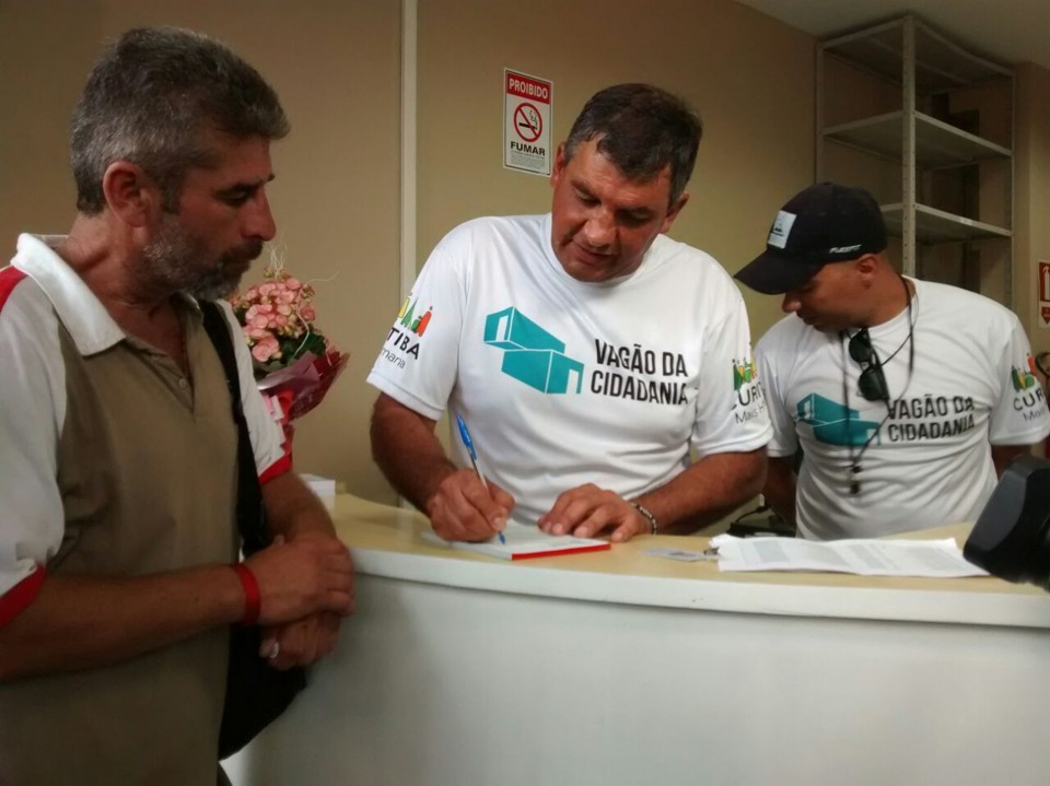 Mauri Garcia Ramos, morador de rua há cinco anos, já possui cadastro e o cartão que dá acesso ao Guarda Pertences | Vivian Faria/Gazeta do Povo